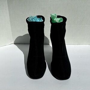 SALE!!!DKNY Black Ankle Boots